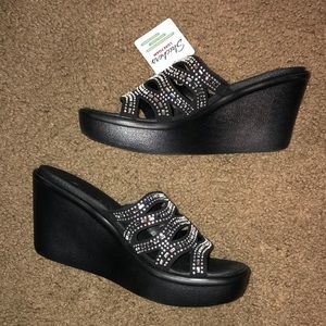 Skechers black wedges